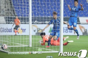  图卢兹主场十人应战，顽强逼平领头羊巴黎  